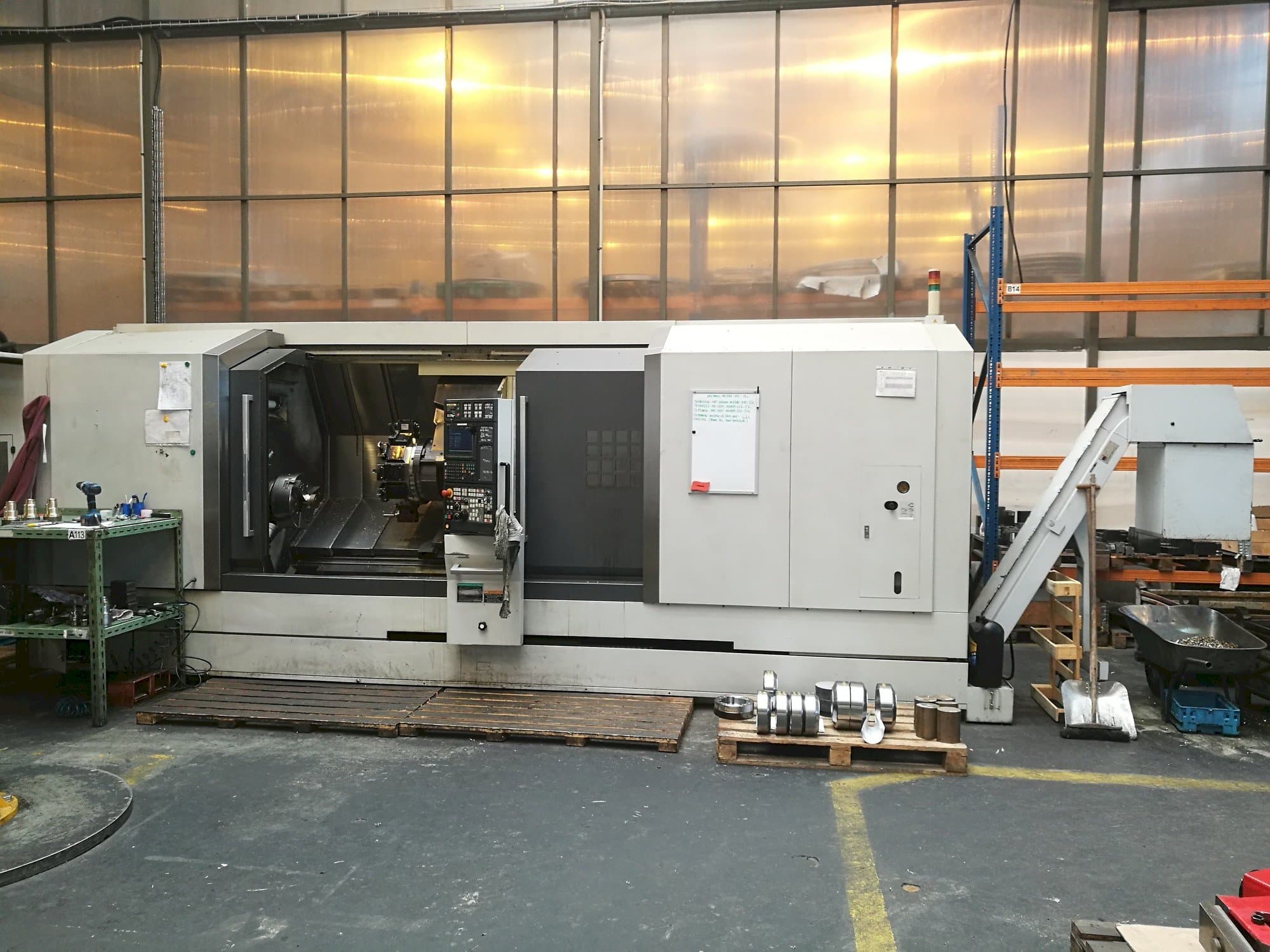 A MORI SEIKI NL 3000 SY/2000 gép elölnézete