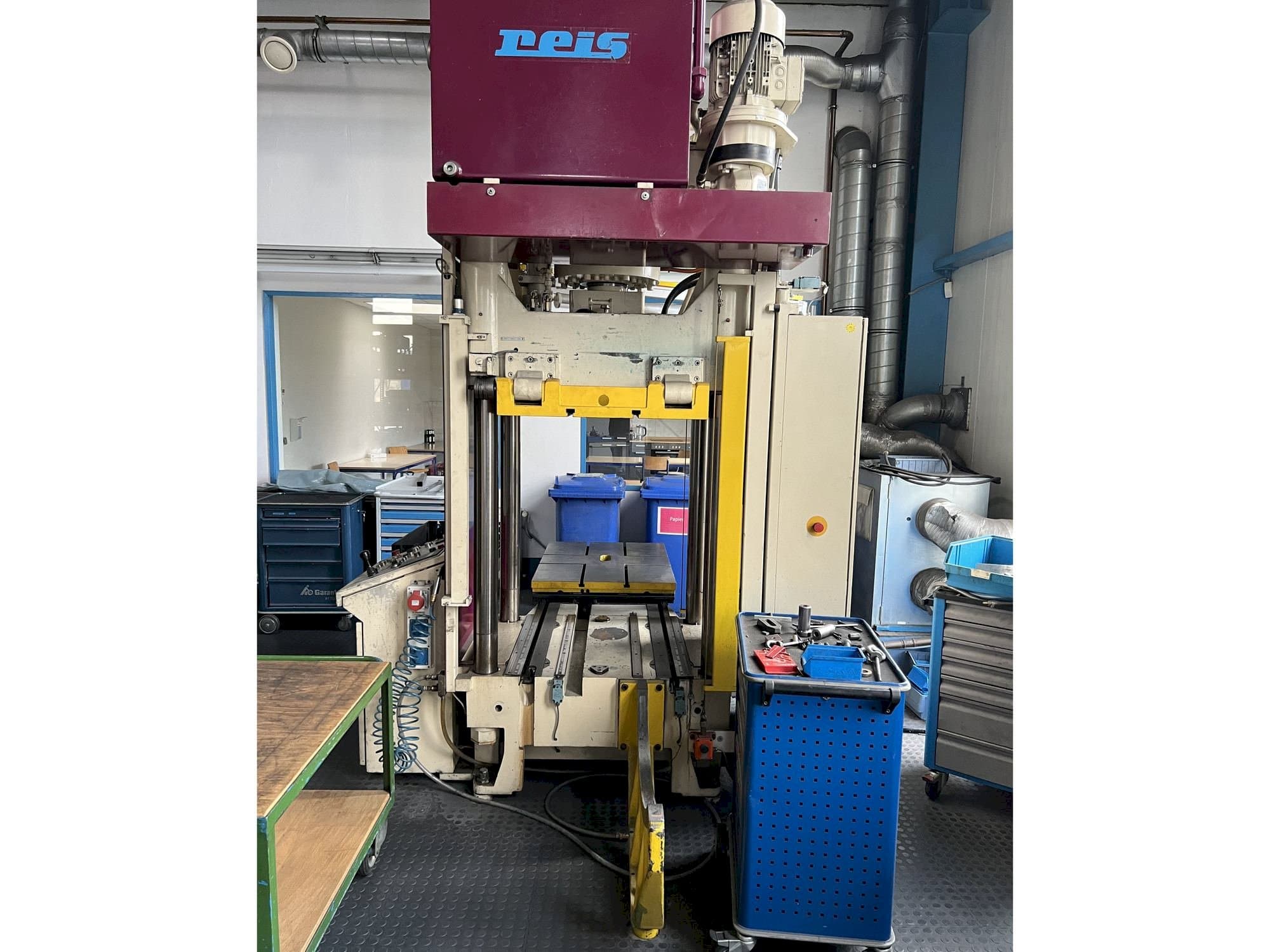 A Reis Tus 80-100 gép elölnézete