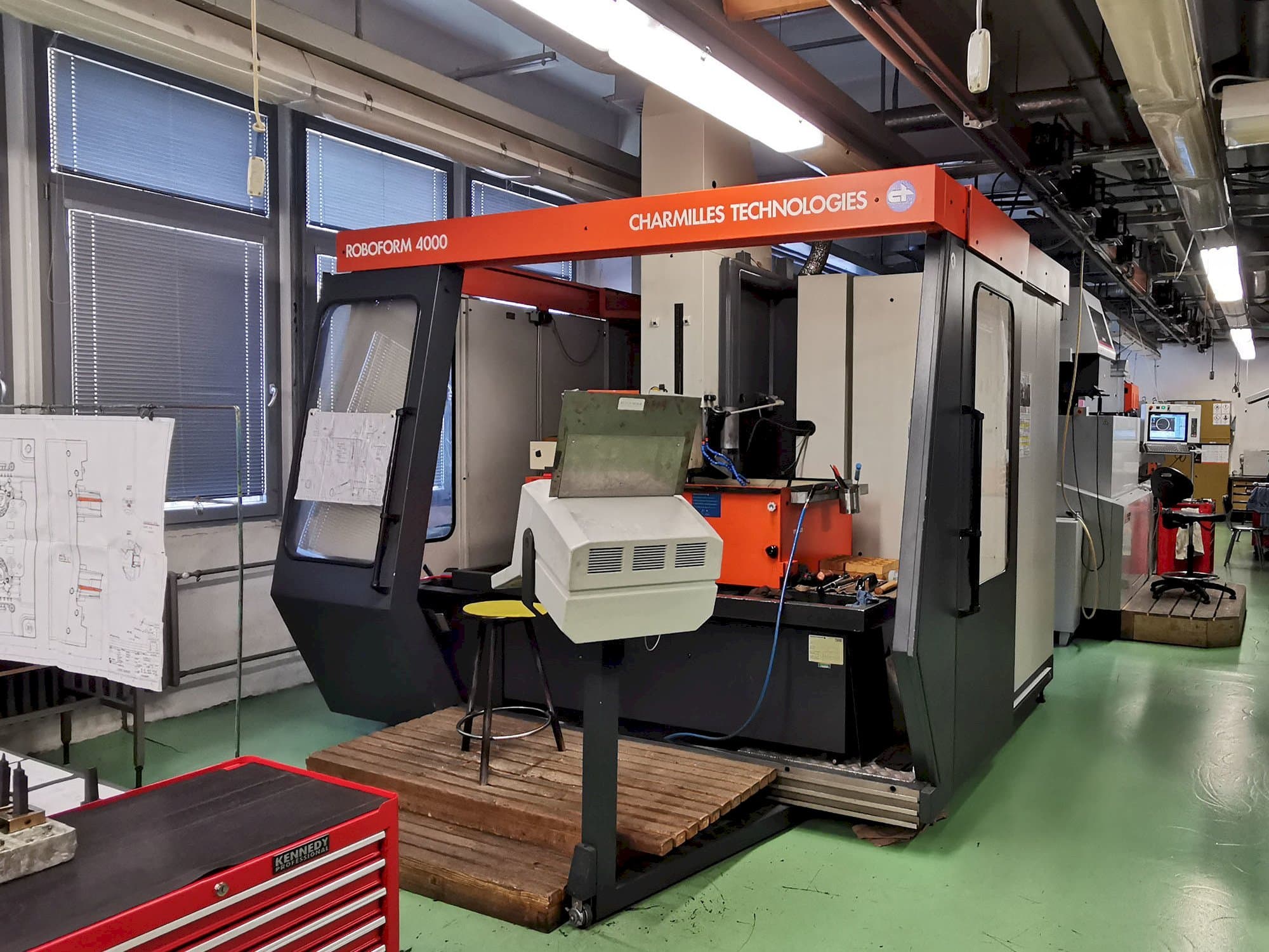 A CHARMILLES Roboform 4000 gép elölnézete