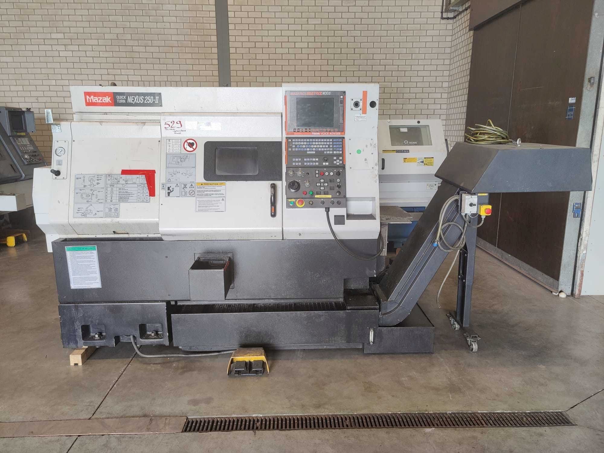 A Mazak Quick Turn Nexus 250-II gép elölnézete