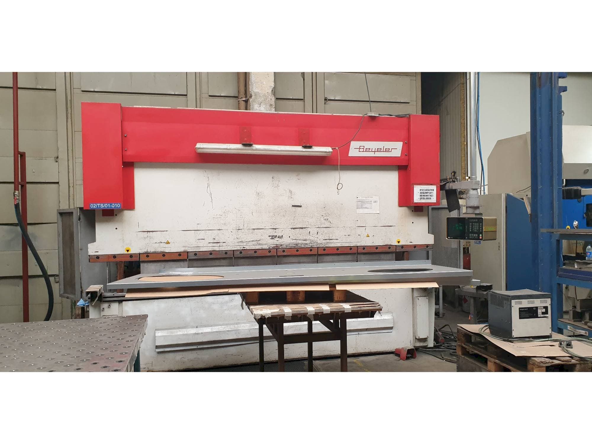 A BEYELER RT 250x4100 gép elölnézete