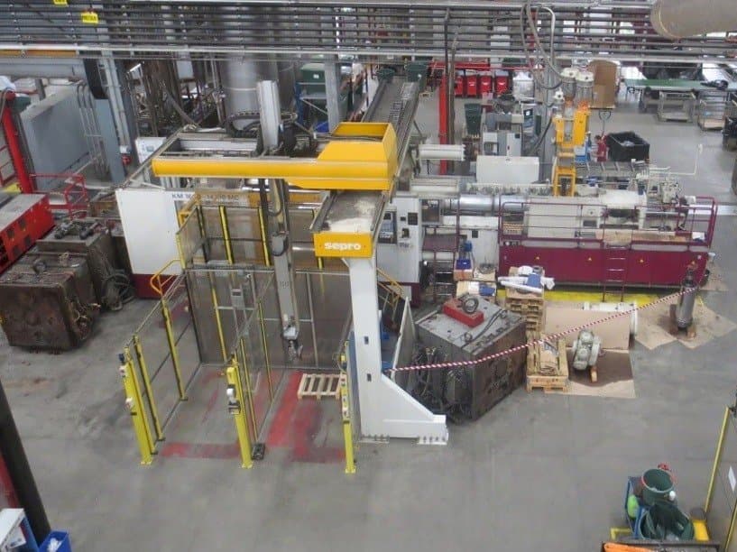 A Krauss Maffei KM 1600 MC SP 14700 gép elölnézete