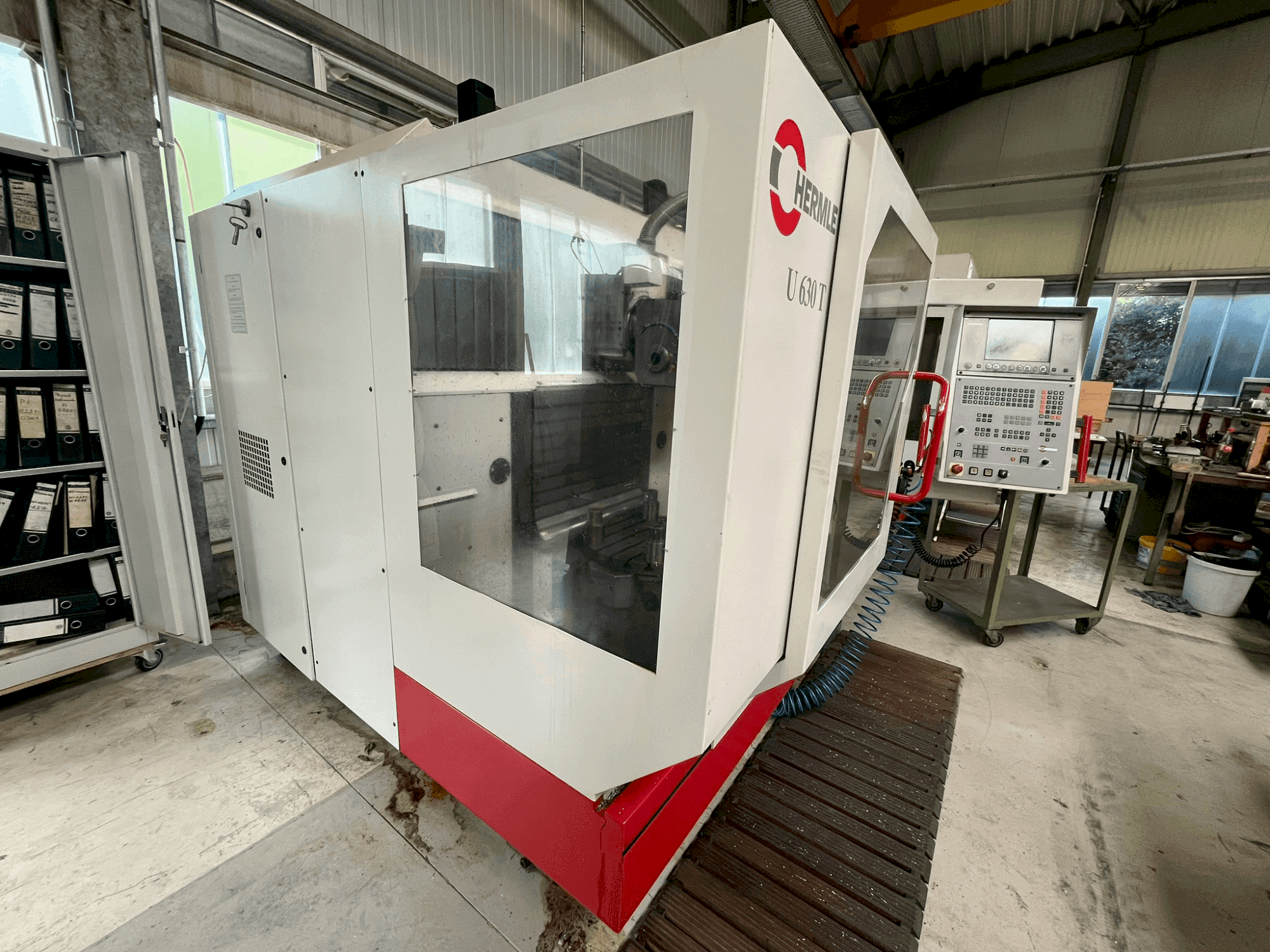 A HERMLE U 630 T gép elölnézete