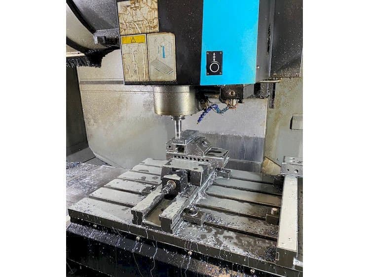 A Hurco VMX42i gép elölnézete