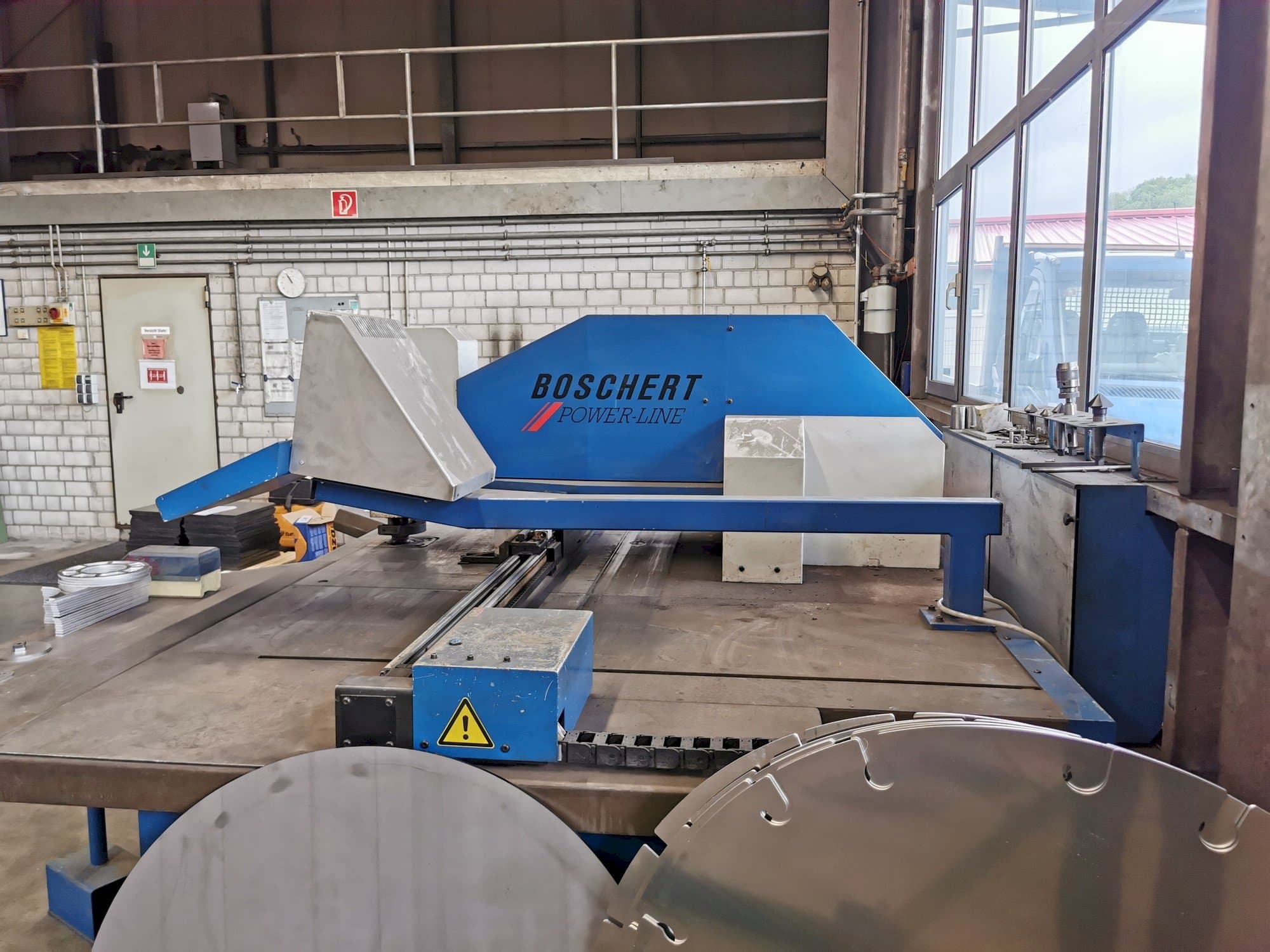 A BOSCHERT PL 150 CNC Z gép elölnézete
