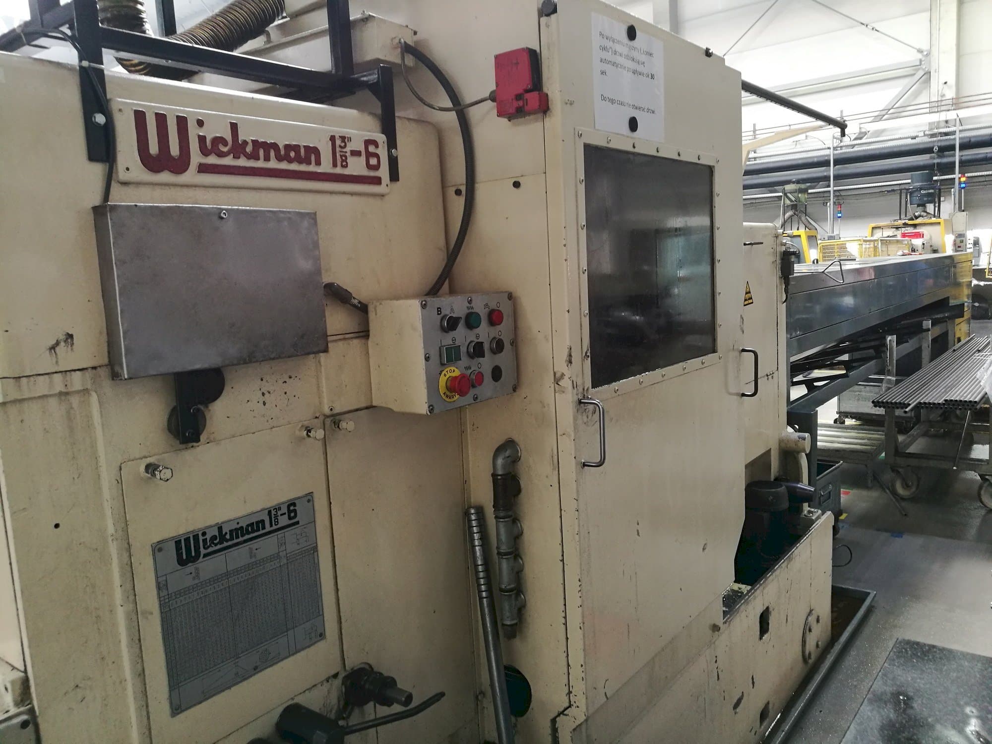 A Wickman 1 3/8"-6 gép elölnézete