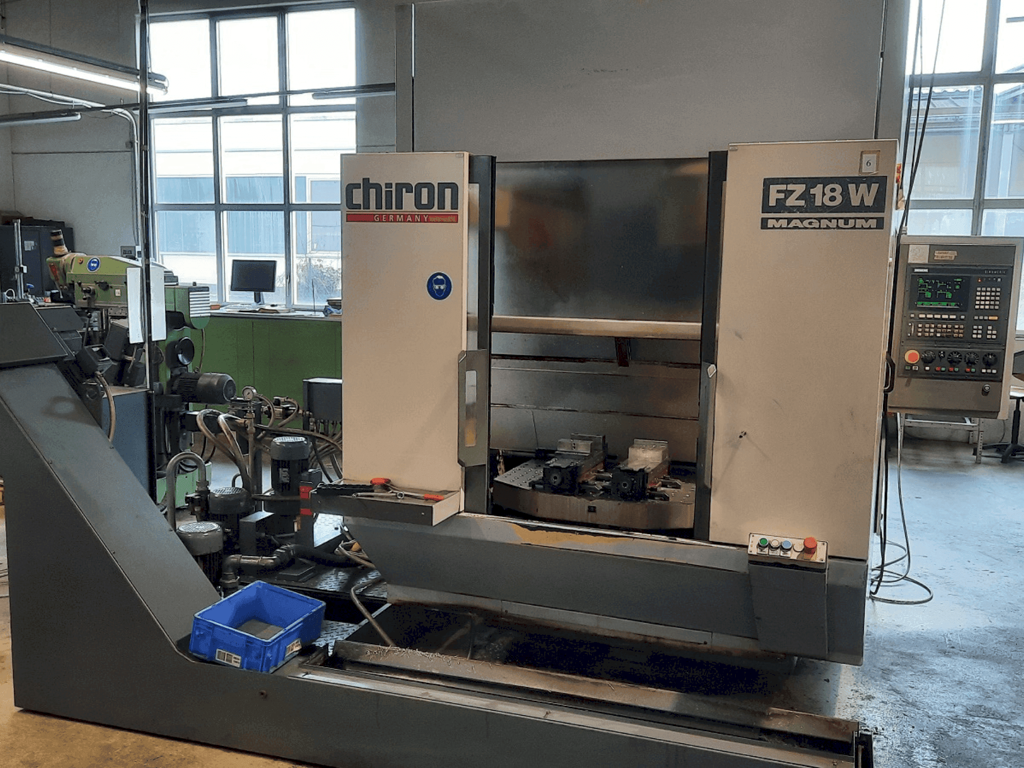 A CHIRON FZ 18 W  gép elölnézete