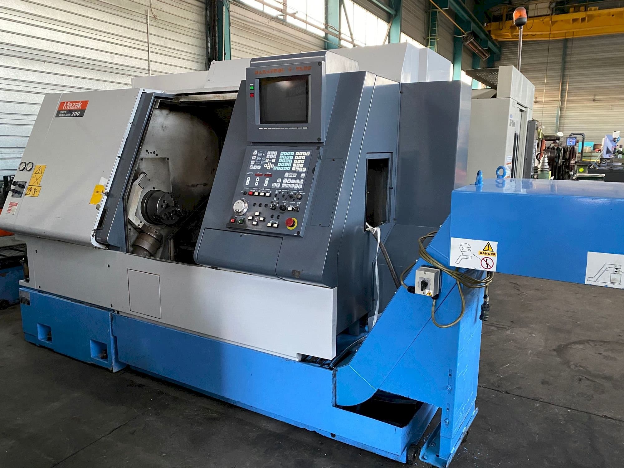 A Mazak SQT 200 gép elölnézete