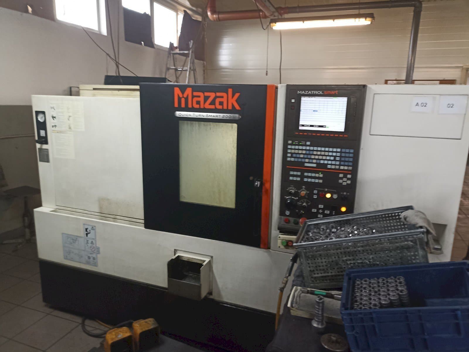 A Mazak Quick Turn Smart 200L gép elölnézete