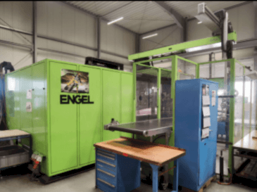 A Engel Duo 11050/1100 WP gép elölnézete
