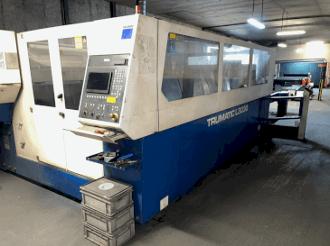 A TRUMPF TRUMATIC L3030 gép elölnézete