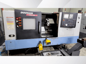 A DOOSAN PUMA 240B gép elölnézete