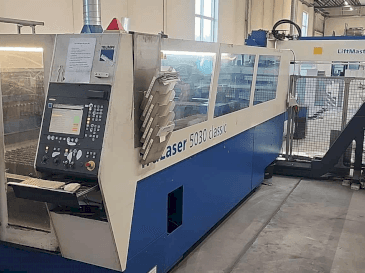 A TRUMPF TruLaser 5030 classic gép elölnézete
