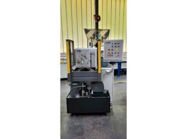 A Sunnen ML-2000 gép elölnézete