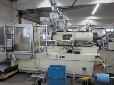 A Krauss Maffei 350-1900 C1  gép elölnézete