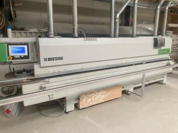 A BIESSE AKRON 1440 gép elölnézete