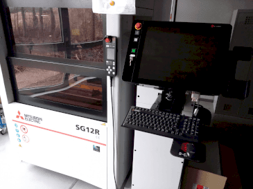 A Mitsubishi Electric SG12M gép elölnézete