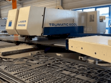 A TRUMPF Trumatic 600L gép elölnézete