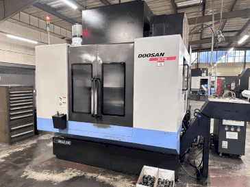 A DOOSAN VC 510 gép elölnézete