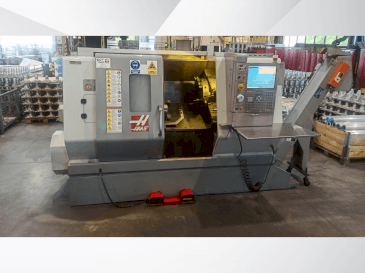 A HAAS SL-20TBHE gép elölnézete