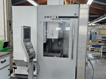 A DMG DECKEL MAHO DMC 635V gép elölnézete