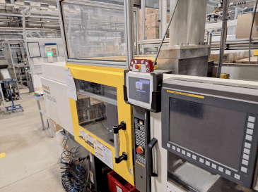 A FANUC Roboshot S100iA gép elölnézete
