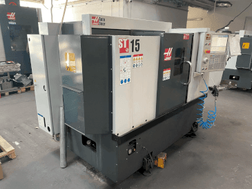 A HAAS ST-15 gép elölnézete