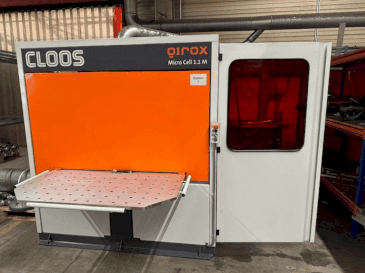 A CLOOS Qirox Micro Cell 1.1 M gép elölnézete