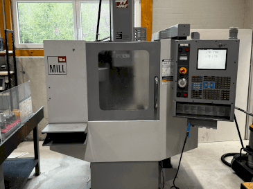 A HAAS Mini-Mill HE gép elölnézete