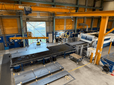 A TRUMPF TruLaser 8000 gép elölnézete