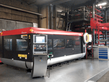 A AMADA LC-3015F1NT 4kW CO2 gép elölnézete
