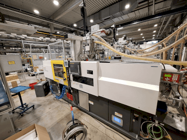 A FANUC Roboshot S100iA gép elölnézete