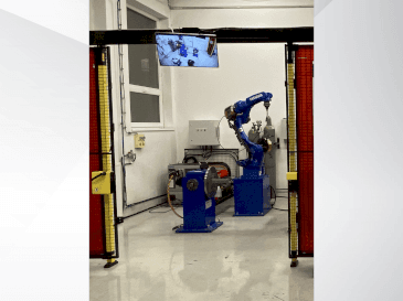 A Yaskawa Motoman AR1440 gép elölnézete