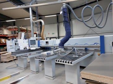 A HOLZMA HPP 380 gép elölnézete