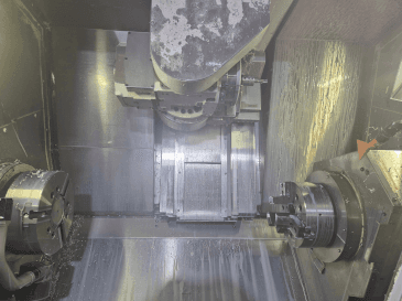 A Okuma Multus B300 II gép elölnézete