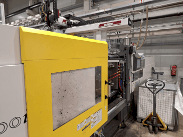 A FANUC Roboshot S300iA gép elölnézete