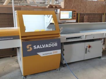 A SALVADOR Superpush 200 gép elölnézete