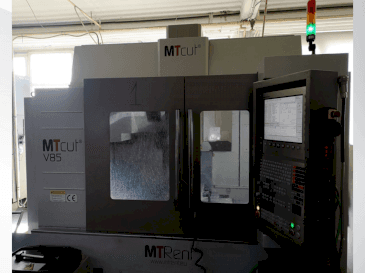 A MTcut V85 gép elölnézete