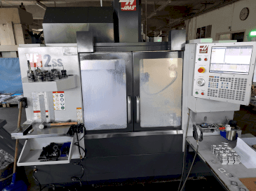 A HAAS VF 2 SS gép elölnézete