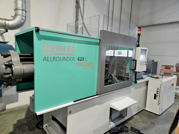 A Arburg Allrounder 420 C 1000 - 290 Golden Edition  gép elölnézete