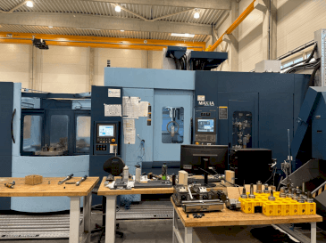 A Matsuura MAM72-70V  gép elölnézete