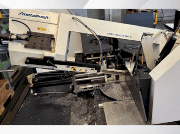 A Metallkraft BMBS 300X320 gép elölnézete