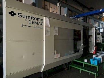 A Sumitomo Demag 1300-8000  gép elölnézete
