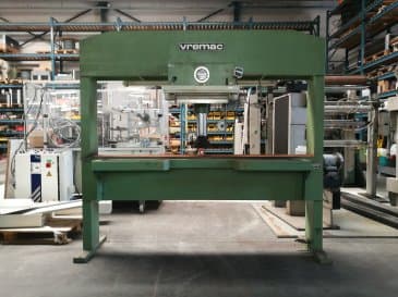 A Vremac Brugstans  gép elölnézete