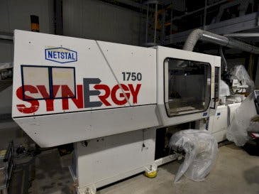A Netstal SynErgy 1750-460  gép elölnézete
