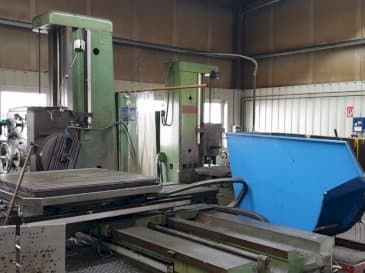 A TOS W 100 A  gép elölnézete