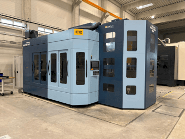 A Matsuura MAM72-35V  gép elölnézete