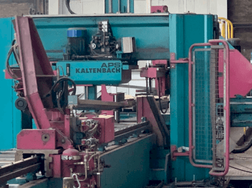 A KALTENBACH KBS 851 DGNC gép elölnézete