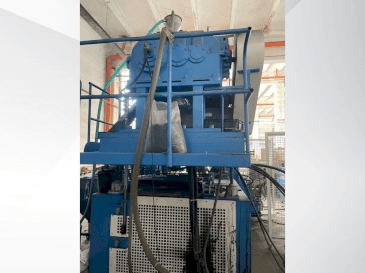 A KAUTEX KEB 120 gép elölnézete