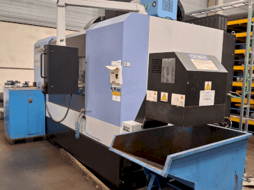 A DOOSAN DNM 750 II gép elölnézete